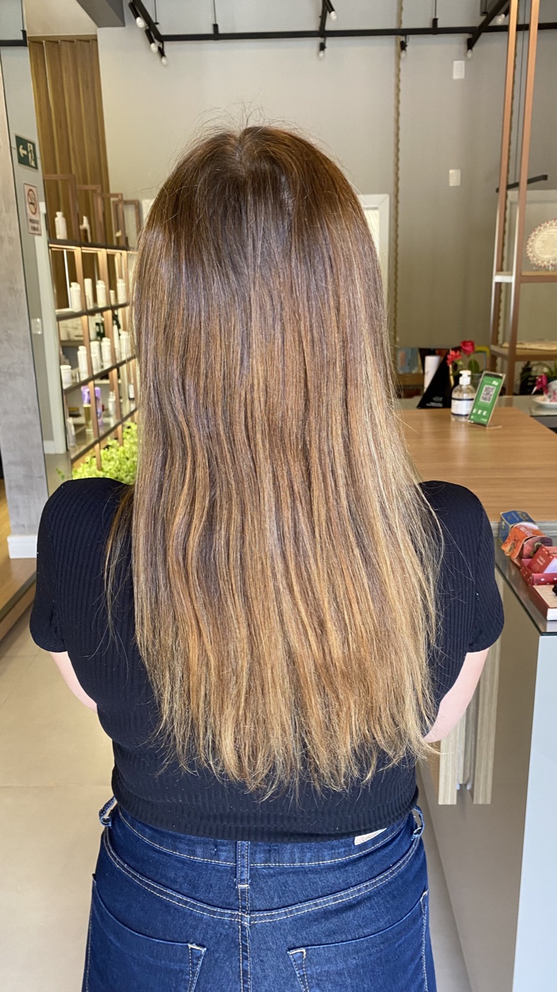 Cabelo antes da técnica Back to Natural realizada no Ana Arboit Espaço de Beleza