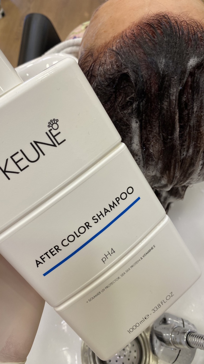 Tratamento pós-coloração com produto profissional Keune