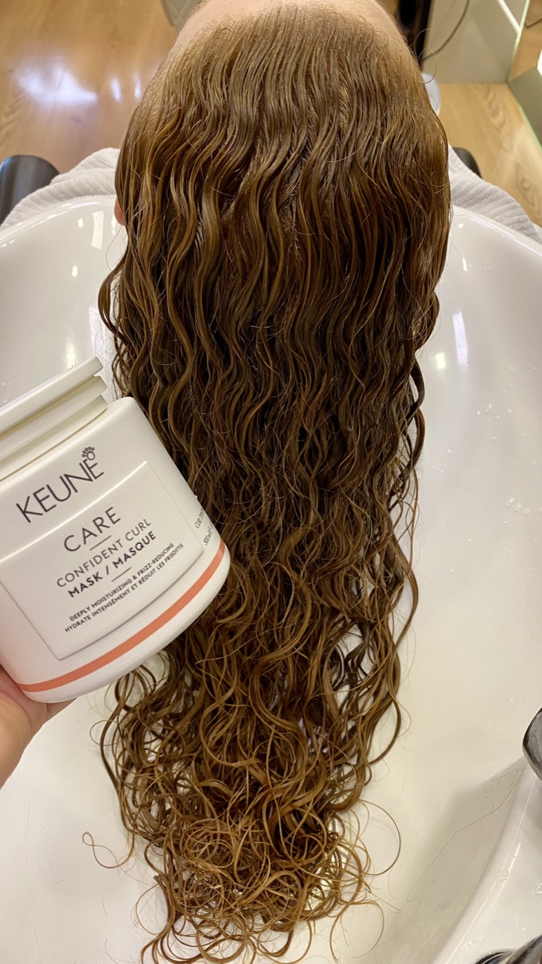 Tratamento capilar com máscara profissional Keune
