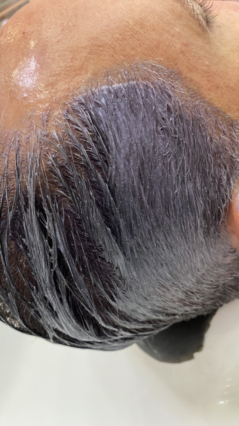 Cabelo durante a camuflagem de brancos