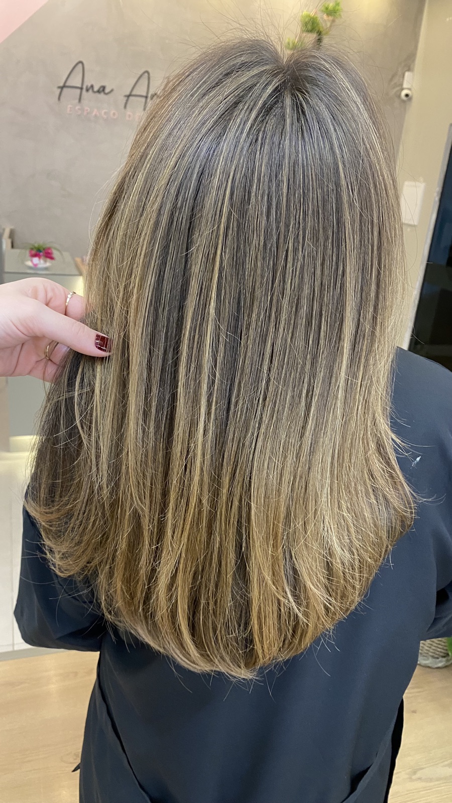 Registro de resultado de mechas realizado no Ana Arboit Espaço de Beleza