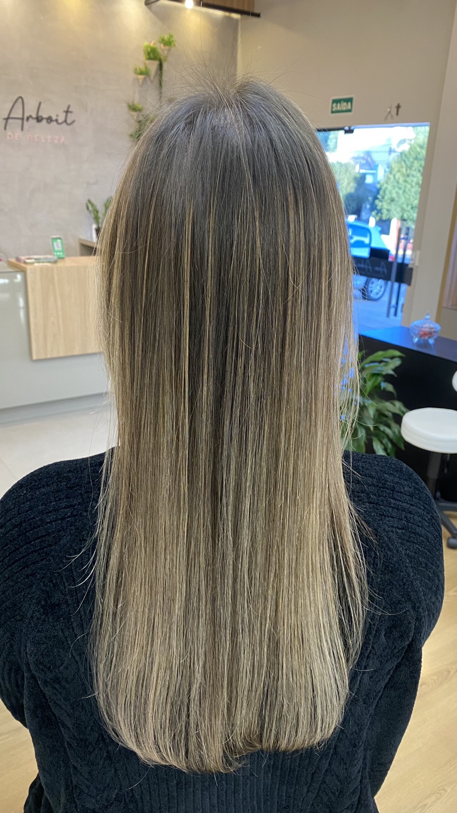 Registro de resultado de mechas realizado no Ana Arboit Espaço de Beleza
