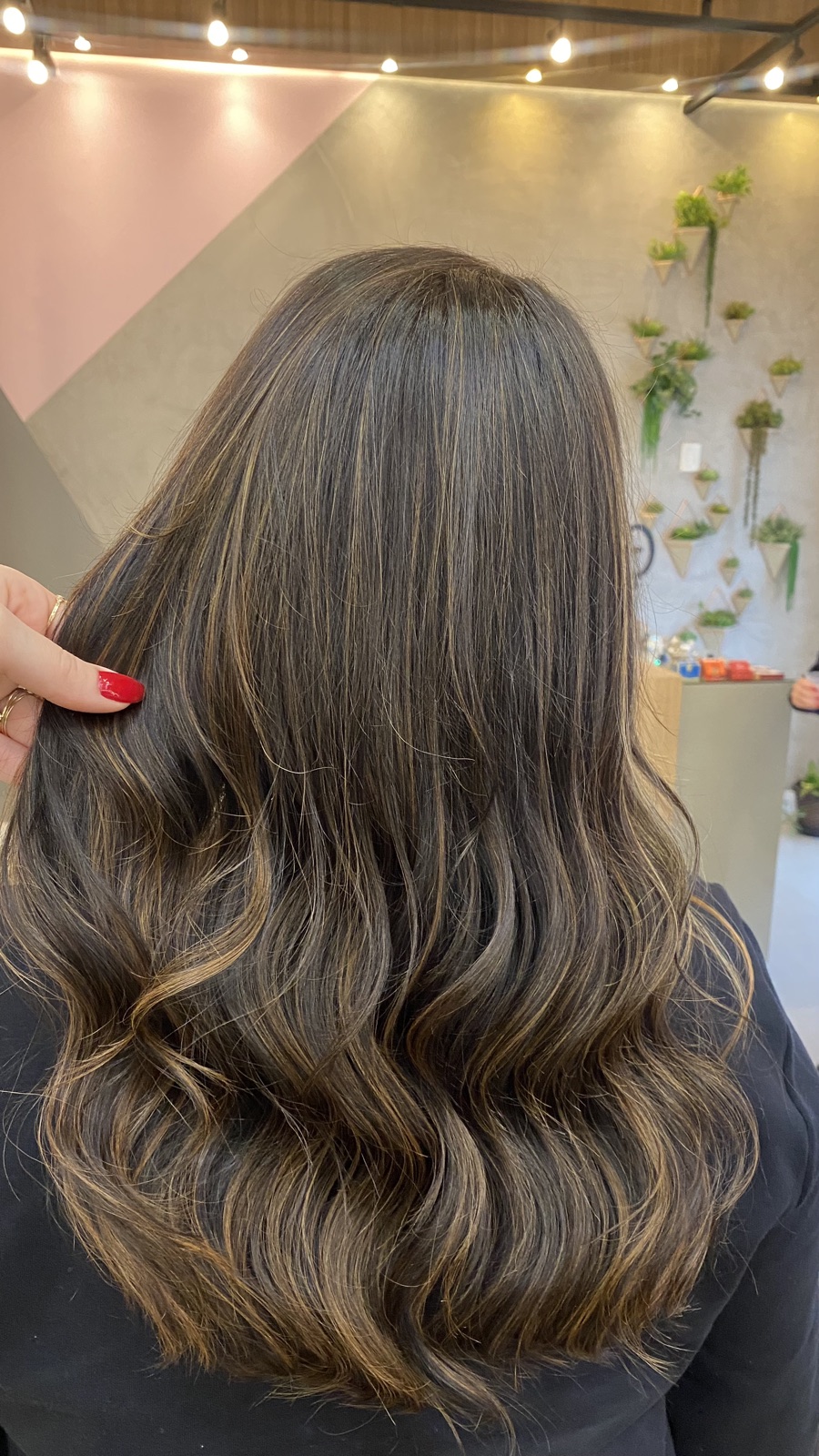 Registro de resultado de mechas realizado no Ana Arboit Espaço de Beleza
