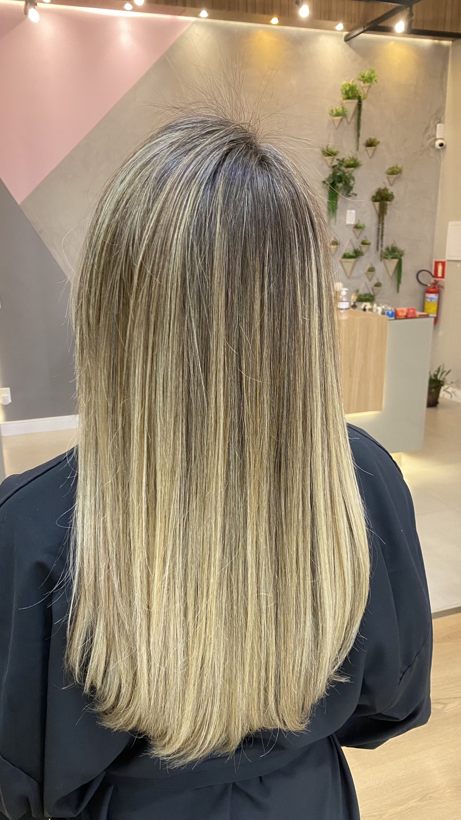 Registro de resultado de mechas realizado no Ana Arboit Espaço de Beleza