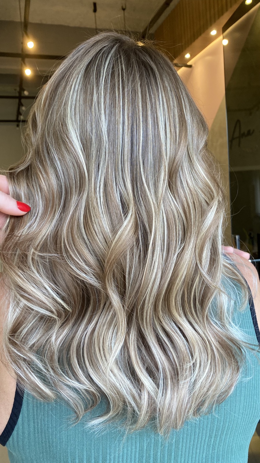 Registro de resultado de mechas realizado no Ana Arboit Espaço de Beleza