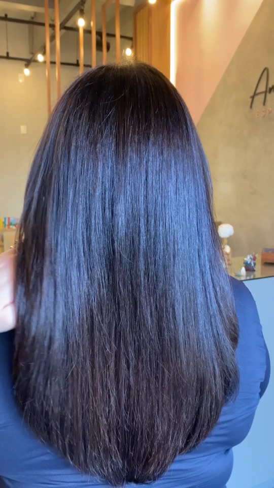 Vídeo sem áudio de tratamento capilar realizado no Ana Arboit Espaço de Beleza